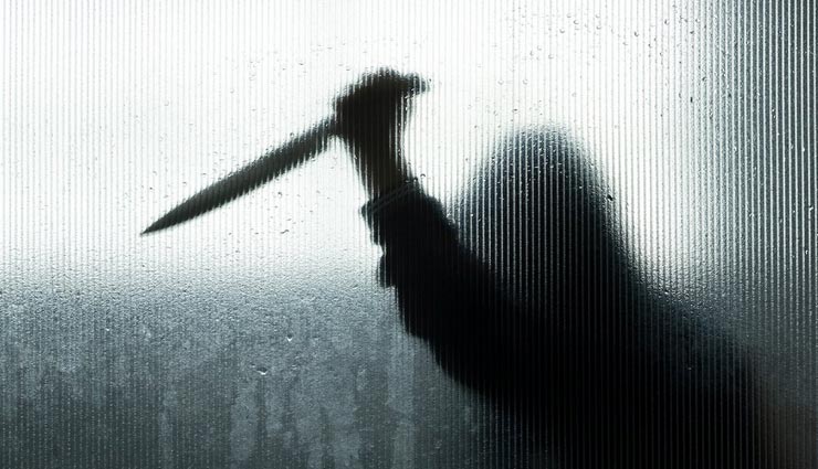 उत्तरप्रदेश : शख्स ने सब्जी काटने वाले हंसिया से रेतकर की पत्नी और दो मासूम बेटों की हत्या, था चरित्र पर शक