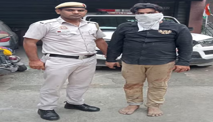 दो बेटियों के सामने पत्नी को चाकू से गोदा, चरित्र पर करता था शक