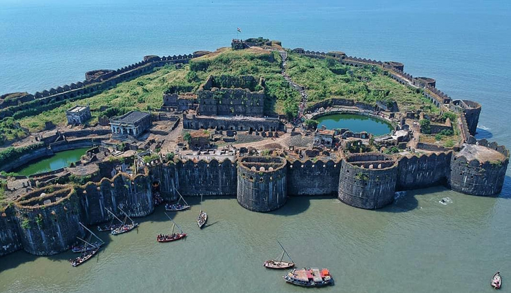 अभी तक नहीं देखें हैं ये ऐतिहासिक स्मारक, बनाएं बच्चों संग यहां घूमने का प्लान historical monuments to visit in india,ancient indian architectural wonders,explore india heritage sites,famous historical landmarks in india,must-see ancient monuments of india,heritage sites worth visiting in india,indian historical structures to explore,ancient indian landmarks for tourists,iconic monuments of india past,visiting centuries-old monuments in india