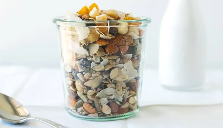 Recipe- Full of Vitamins Macadamia Muesli
