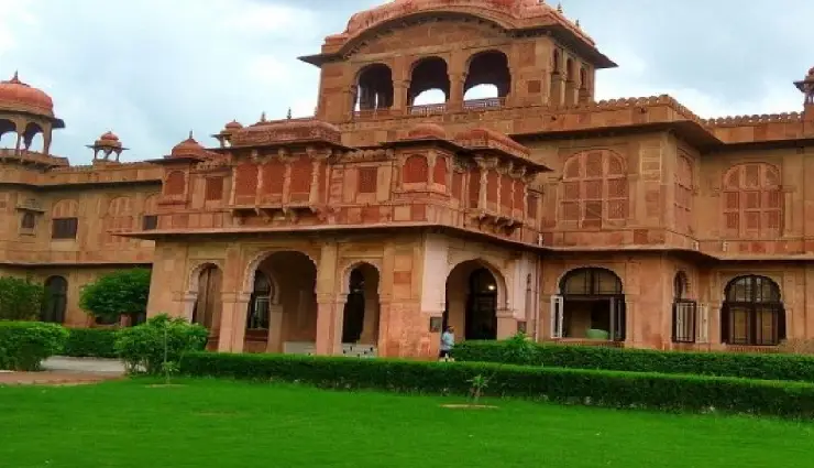 bikaner tourism,bikaner attractions,bikaneri bhujia,rajasthan royal cities,bikaner palaces,bikaner havelis,thar desert travel,bikaner museums,rajput heritage rajasthan,bikaner culture and history