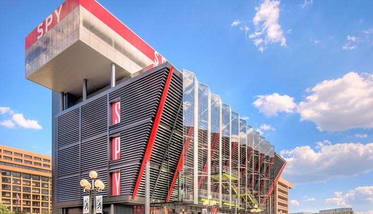 unique museums,unique museums in the world,places to visit in the world,cancun underwater museum,international spy museum,comics art museum,mutter museum,pitt rivers museum