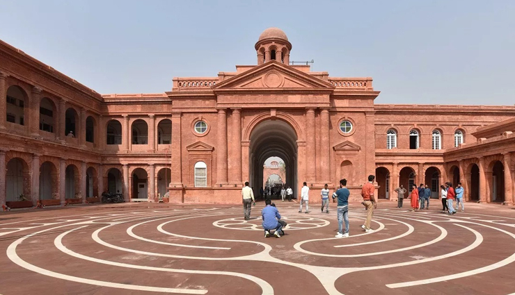 museums in india,india,national museum,new delhi,international dolls museum,rail museum,sulabh international museum of toilets,albert hall museum,jaipur,city palace museum,partition museum,amritsar,city palace,udaipur,umaid bhawan palace,jodhpur,vintage and classic car museum
