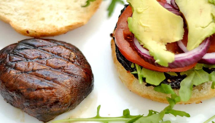 बच्चों के साथ बड़ों को भी पसंद आएगा मशरूम बर्गर, मिनटों में बनेगा घर पर #Recipe