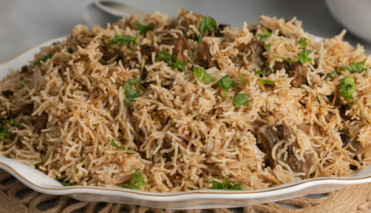 bangalore food guide,best bangalore delicacies,famous dishes in bangalore,traditional bangalore food,bangalore culinary tour,must-try bangalore dishes,bangalore food specialties,bangalore street food,iconic bangalore cuisine,holige bangalore,thatte idli bangalore,benne masala dosa bangalore,puliyogare rice bangalore,mysore pak bangalore,dal obbattu bangalore,shawarma bangalore,mangalorean fish curry bangalore,ragi mudde bangalore,maddur vada bangalore,mutton pulao bangalore,mangalore buns bangalore,bangalore food experiences,bangalore local food,popular foods in bangalore