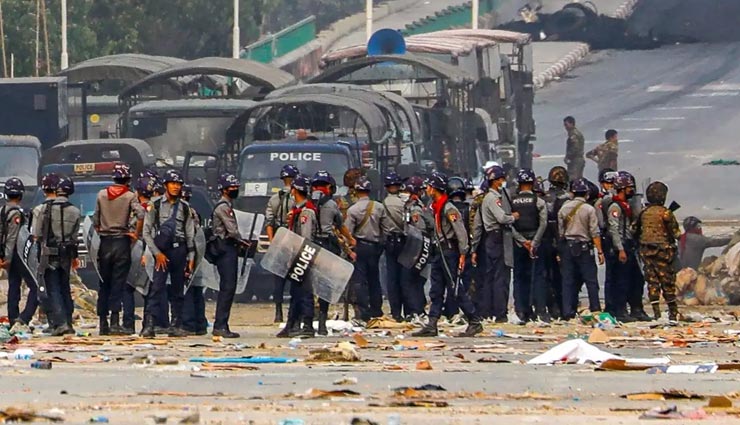 म्यांमार : प्रदर्शनों के दौरान सेना के स्नाइपरों ने छह और को मारी गोली, 560 पहुंचा मौत का आंकड़ा