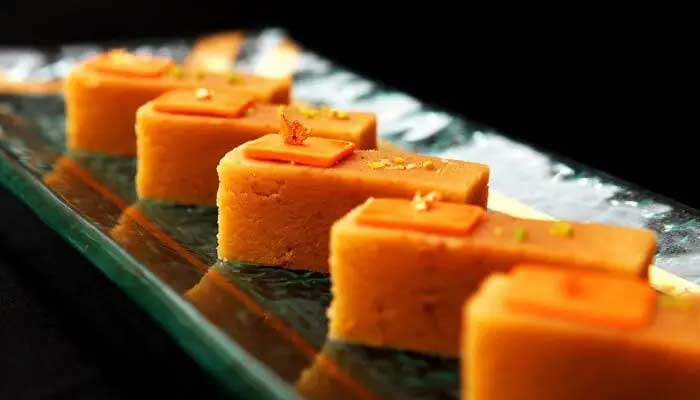 unique things,unique things of mysore,mysore,shopping in mysore,architectural beauty of mysore palace,goddess chamunda at chamundeshwari temple,mysore dasara,mysore kingdom,mysore kingdom,mysore pak