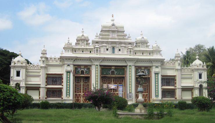 jaganmohan palace,mysore palace,mysore zoo,lalitha mahal palace,chamundeshwari temple,balamuri and edamuri falls,ranganathaswamy temple,srirangapatna,ranganathittu bird sanctuary,brindavan gardens,kunti betta,places in mysore,must visit places,mysore