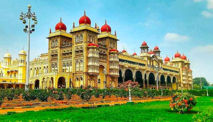 mysore,places to visit in mysore,tourist attraction in mysore,mysore palace,brindavan gardens,lalith mahal,jagmohan palace,karanji lake,melody world wax museum