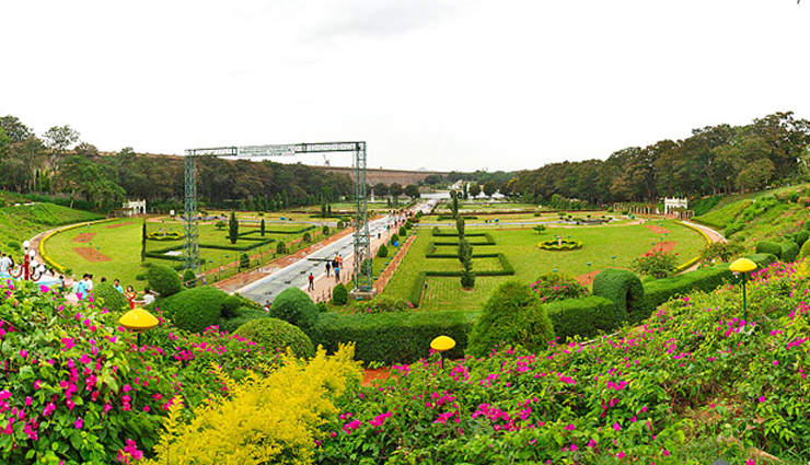 mysore,places to visit in mysore,tourist attraction in mysore,mysore palace,brindavan gardens,lalith mahal,jagmohan palace,karanji lake,melody world wax museum