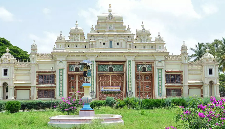 mysore,places to visit in mysore,tourist attraction in mysore,mysore palace,brindavan gardens,lalith mahal,jagmohan palace,karanji lake,melody world wax museum