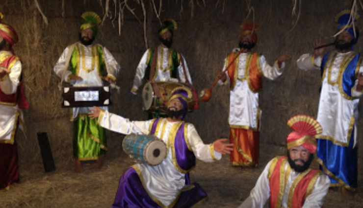 mysore,places to visit in mysore,tourist attraction in mysore,mysore palace,brindavan gardens,lalith mahal,jagmohan palace,karanji lake,melody world wax museum