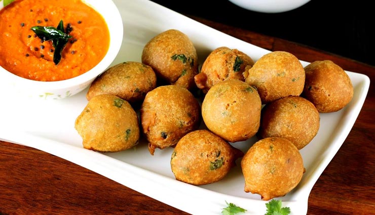 गर्मागर्म मैसूर बोंडा का जायका बना देगा आपका दिन #Recipe