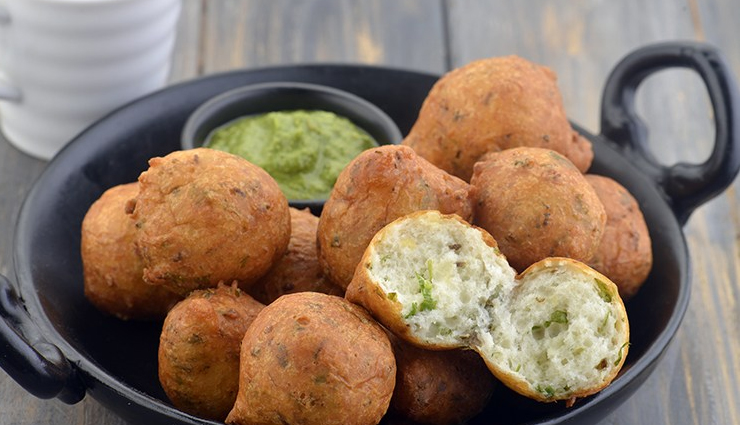 Recipe- Crispy and Spongy Mysore Bonda