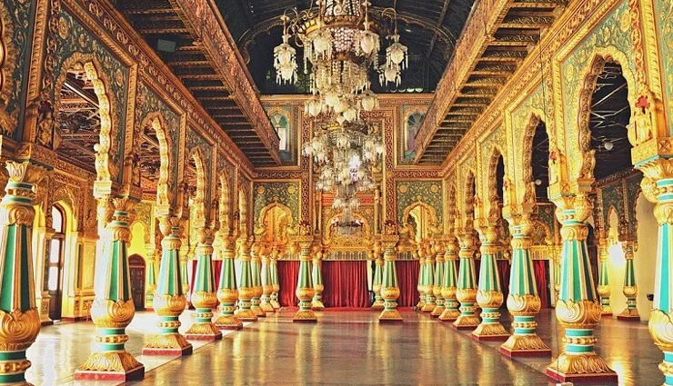 बेहतरीन वास्तुकला का प्रदर्शन करता हैं मैसूर पैलेस, जानें इससे जुड़ी रोचक जानकारी mysore palace karnataka,karnataka tourism attractions,mysore palace history,mysore palace architecture,tourist places in karnataka,karnataka heritage sites,mysore palace visit guide,karnataka tourism highlights,best places to visit in karnataka,mysore palace tourism information