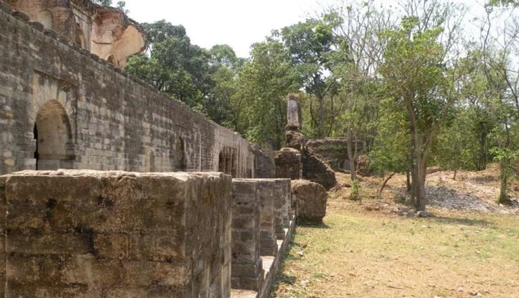 weird news,weird fort,mysterious fort,indian fort,sujanpur tira hidden treasures