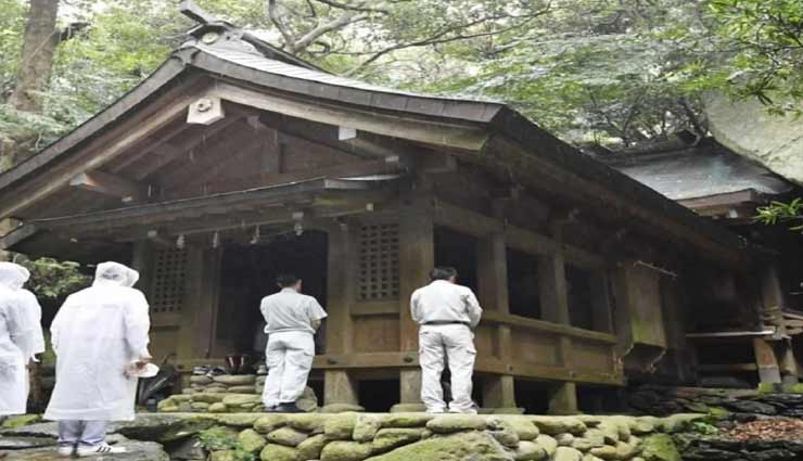 weird news,weird place,mysterious island,island of japan,okinoshima island