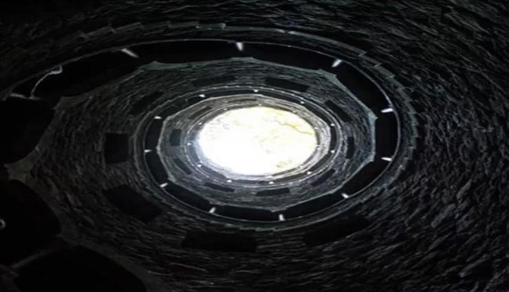 यह रहस्यमयी कुआं बना एक अनसुलझी पहेली, वैज्ञानिक भी पड़े उलझन में