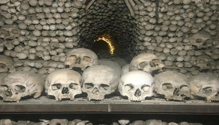 weird news,weird place,the church of bones,sedlec ossuary,church by human skeletons
