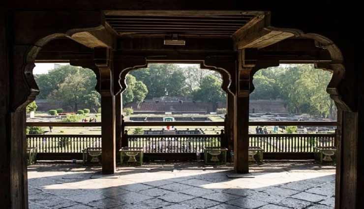 क्या सच में आज भी सुनाई देती हैं 246 साल पहले इस महल में घटी उस घटना की आवाजें? weird news,weird incident,weird news in hindi,shaniwar wada,mysterious place