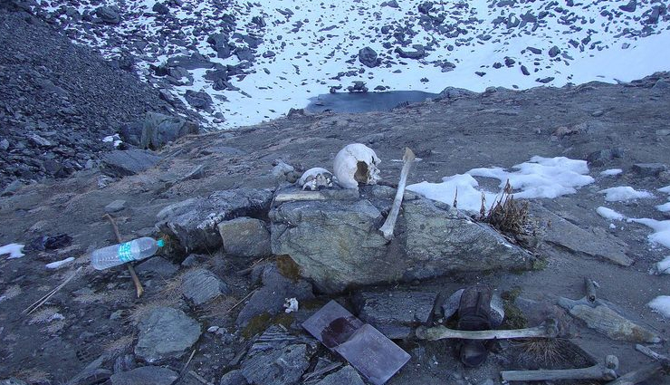 mysterious places,mysterious places in india,india,the hanging pillar at lepakshi,andhra pradesh,levitating stone at shivapur,maharashtra,houses in shani shingnapur,maharashtra,with no doors,the magnetic hill of leh,ladakh,the lake of skeletons at chamoli,uttarakhand,the shrine of om banna,rajasthan