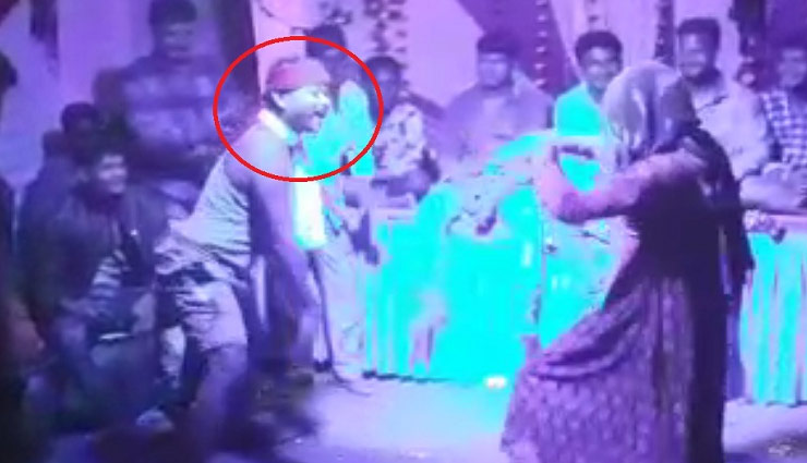 गणेश विसर्जन के बाद 'नागिन डांस' करते हुए युवक की हुई मौत, वीडियो वायरल madhya pradesh,nagin dance,death while dancing,live death,dance of death,ganesh visarjan,death of youth,viral video