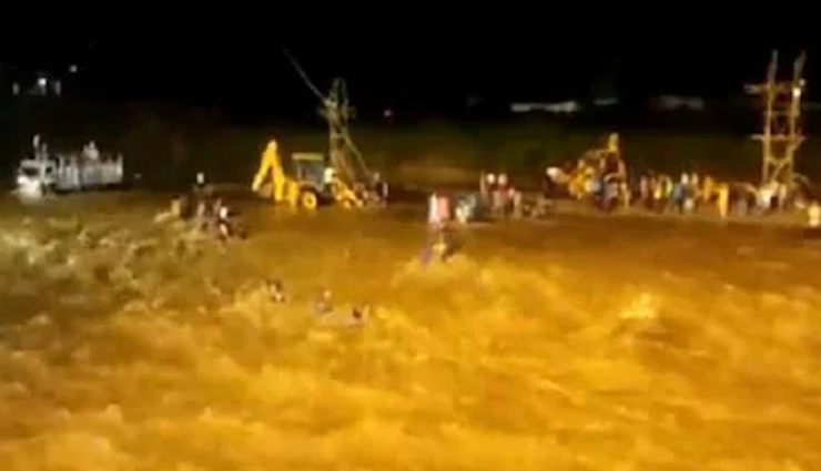  पश्चिम बंगाल के जलपाईगुड़ी में बड़ा  हादसा, मूर्ति विसर्जन के दौरान नदी में डूबने से 8 की मौत 25 से ज्यादा लापता; VIDEO 