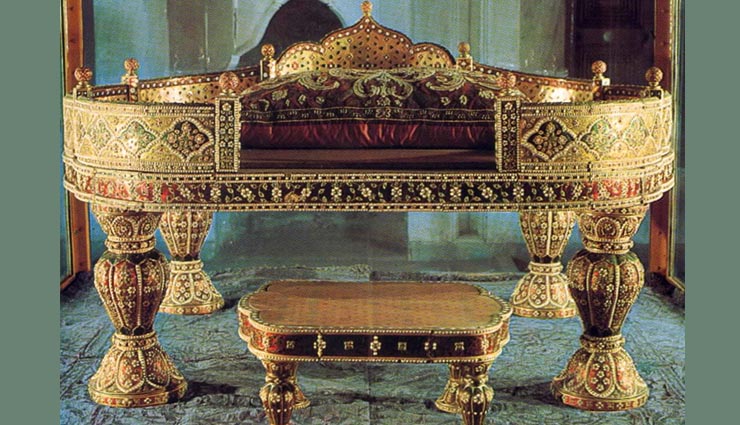 places have millions of treasure hidden in them,hidden treasure of india