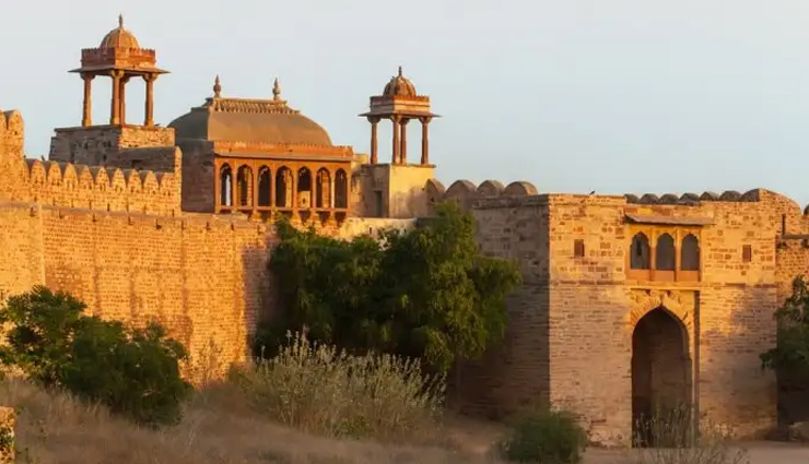 places to explore in rajasthan,must-visit places in rajasthan,jaipur attractions,pushkar spiritual sites,jodhpur blue city,bikaner camel festival,jaisalmer desert festival,ranthambore wildlife,nagaur festival,pali desert safaris,udaipur lakes,kumbhalgarh fort,barmer folk music,mandawa havelis,tonk mughal architecture,bundi attractions,mount abu hill station