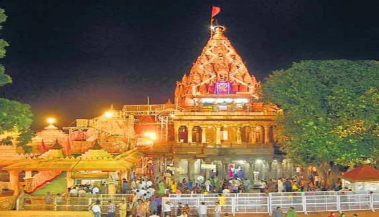 आखिर क्यों केवल नागपंचमी के दिन ही खुलता हैं उज्जैन का नागचंद्रेश्वर मंदिर?