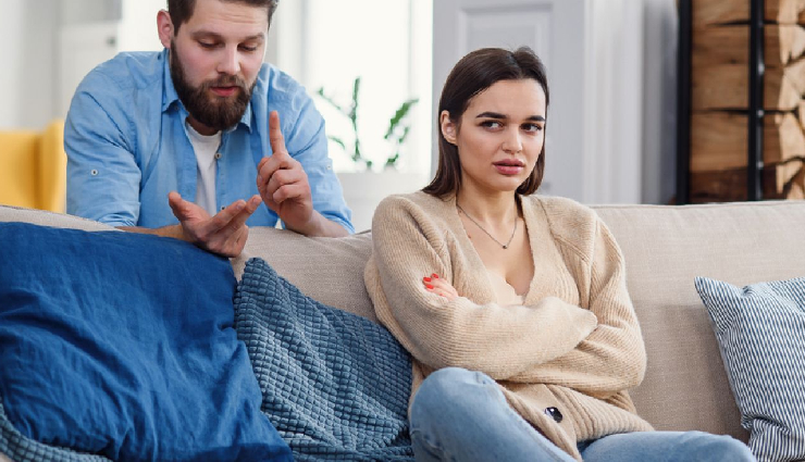 selfish behavior,generosity in a relationship,identifying selfish tendencies,impact of selfish behaviors,relationship breakdowns,miscommunication,fostering a strong connection,selfish tendencies,scrutinizing actions,proclivity for laziness,dominating decision-making,perceiving nagging,elevated self-importance,criticizing partner flaws,insistence on having things your way,overbearing ego,trust issues,inability to be unselfish,mutual compromise,imbalance in giving,harmony in the relationship,recognizing selfishness,personal growth in a relationship