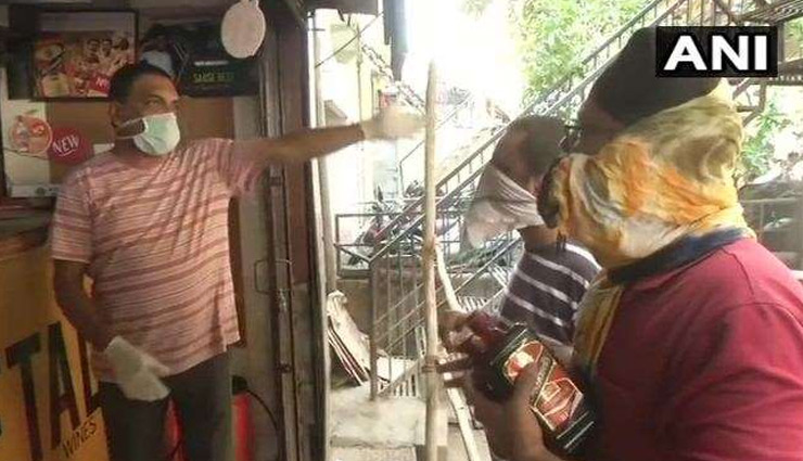 नागपुर / खुली शराब की दुकानें, लंबी कतारों में लगे लोग 