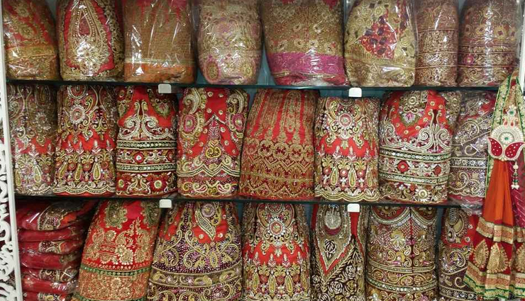 delh,delhi market,chandni chowk,bridal lehanga,travel