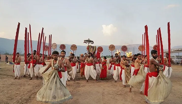 vp venkaiah naidu,venkaiah naidu joins sadhguru in maha shivratri celebration,isha foundation,maha shivratri celebration,news