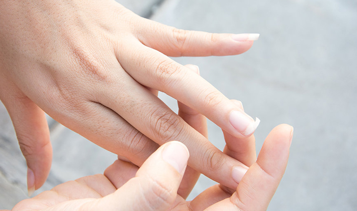 Beauty troubled by frequent breakage of nails get long and beautiful nails with these remedies 202346 इन उपायों की मदद से नाखूनों को बनाए मजबूत, बार-बार टूटने की परेशानी से मिलेगा ...