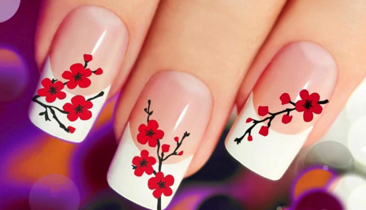 नाखूनों को खूबसूरती प्रदान करते है नेलआर्ट, जानें किस तरह ले इसे काम में