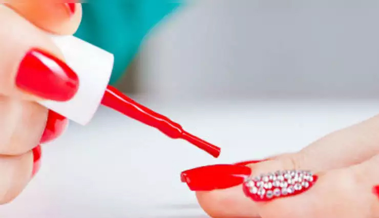 tips to help you avoid bubbles in nail polish,beauty tips,beauty hacks