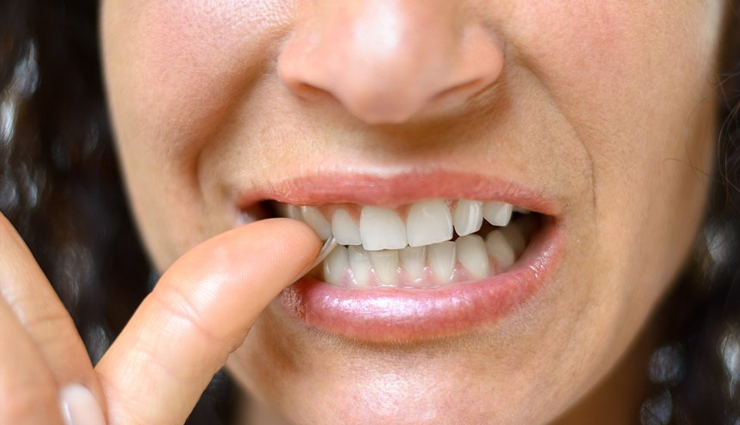 क्या आपको भी हैं नाखून चबाने की आदत, ये नुकसान जान लेने के बाद नहीं रहेगी 