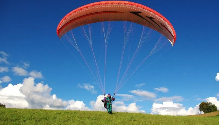 paragliding in india,best paragliding places,top paragliding destinations india,adventure sports india,paragliding in himachal pradesh,paragliding in uttarakhand,paragliding spots