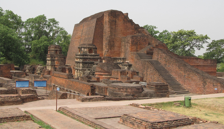 iconic historic buildings,iconic historic buildings in india,south indian temples,nalanda,vittala temple complex,konark sun temple,tawang monastery,makkah masjid,Hawa Mahal,taj mahal,rani ki vav,brihadeeswarar temple,qutub minar,travel,travel guide,tourism