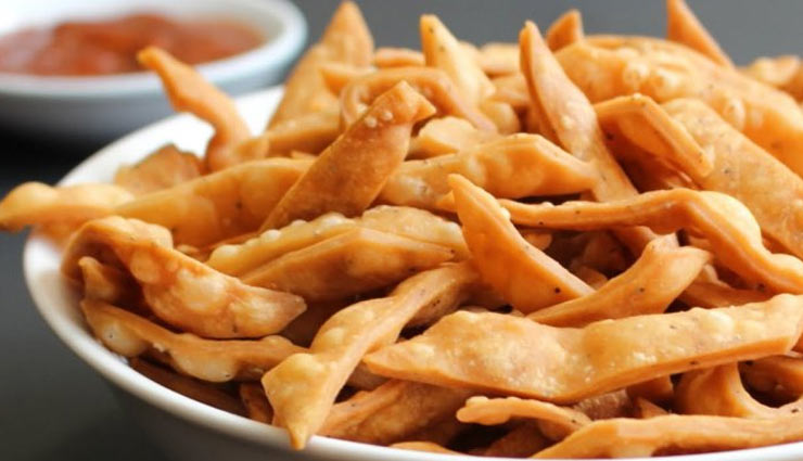 Hunger struck khasta namak pare recipe in hindi 104752 Diwali 2019: दिवाली  के लिए बेहतरीन स्नैक्स है खस्ता नमक पारे, जानें बनाने का तरीका #Recipe -  lifeberrys.com हिंदी