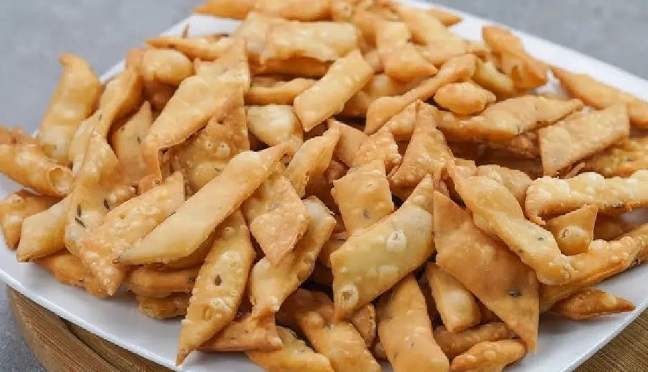 होली को बनाएं और भी स्पेशल, घर पर तैयार करें खस्ता और कुरकुरे नमक पारे , सभी मेहमान कह उठेंगे वाह!