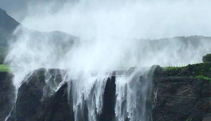 प्राकृतिक सुन्दरता से आच्छांदित जल प्रतापों को देखकर रोमांचित होता है पर्यटक, पानी को देख तेजी से धड़कता है दिल spectacular waterfalls in india,best waterfalls to visit in india,famous indian waterfalls,exploring india majestic waterfalls,top waterfall destinations in india,must-see waterfalls in india,natural wonders indian waterfalls,scenic waterfalls in india,india iconic cascades,chasing waterfalls in india