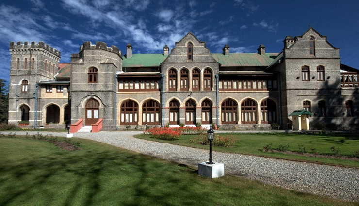 nanital,tourist attraction in nanital,places to visit in nanital,eco cave,naini lake,raj bhavan,naina devi temple,hanuman garhi