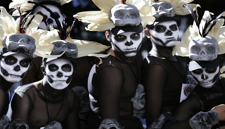 day of the dead,mexico,weird celebration ,मुर्दों का दिन, मेक्सिको, अनोखा उत्सव 