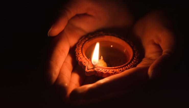 Narak Chaturdashi 2019: इस दिन रखा गया व्रत दिलाता है नर्क से मुक्ति, जानें इसकी पौराणिक कथा