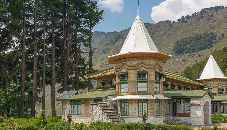 dharchula travel,least explored places dharchula,hidden gems in dharchula,offbeat destinations uttarakhand,dharchula tourism,panchachuli peaks trekking,adi kailash pilgrimage,narayan ashram,kali river activities,om parvat trekking