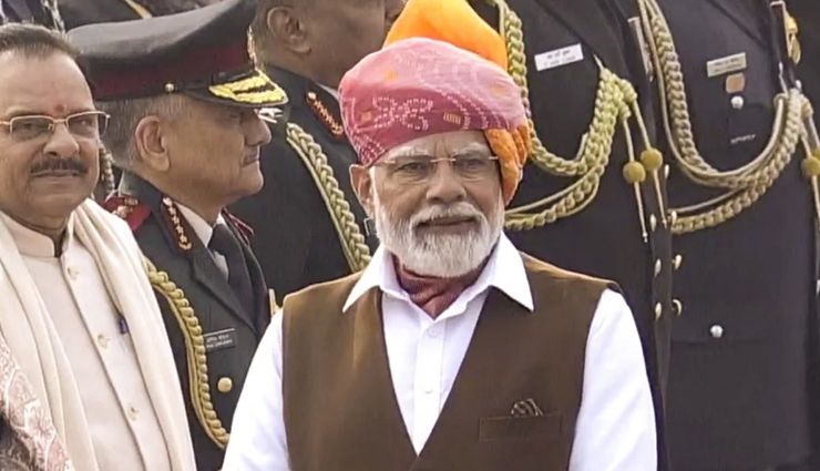 फिर चर्चाओं में आई PM मोदी की पगड़ी, 75वें गणतंत्र दिवस पर पहनी राजस्थानी बंधनी पगड़ी
