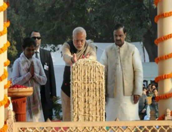 महात्मा गांधी की पुण्यतिथि पर PM मोदी, सोनिया-राहुल ने दी श्रद्धांजलि