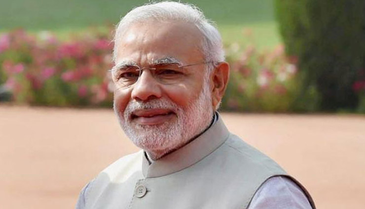 Valentines Special- 5 Times When PM Narendra Modi Celebrated Hug Day